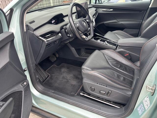 Skoda Enyaq iV 80 / SOH 91,7% / Trekhaak / Camera / Leder / Matrix LED / 19'' / CarPlay / Stoelverwarming 4x / Dodehoek / DAB / ACC