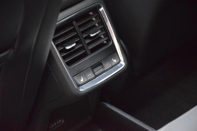 Skoda Enyaq iV Coupé 60 Sportline 180PK | Rijklaar incl. BOVAG Garantie | SOH 91,81% | Org. NL | Trekhaak | Panoramadak | Stoelverwarming | Apple Carplay/Android Auto | Velgen 21'' | El. Kofferklep |
