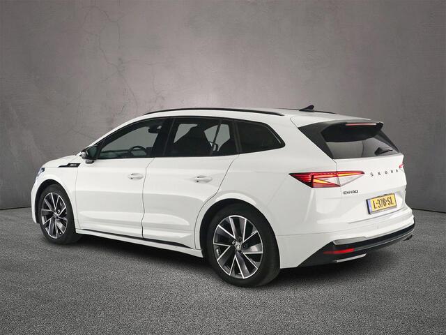 Skoda Enyaq iV 60 Sportline 180pk Automaat Trekhaak, Adaptive cruise control, Navigatie, Achteruitrijcamera, Stoelverwarming, LED matrix koplampen, Parkeersensoren, Stuurwiel verwarmd