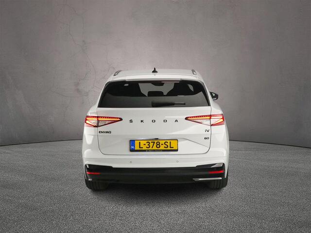 Skoda Enyaq iV 60 Sportline 180pk Automaat Trekhaak, Adaptive cruise control, Navigatie, Achteruitrijcamera, Stoelverwarming, LED matrix koplampen, Parkeersensoren, Stuurwiel verwarmd