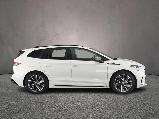 Skoda Enyaq iV 60 Sportline 180pk Automaat Trekhaak, Adaptive cruise control, Navigatie, Achteruitrijcamera, Stoelverwarming, LED matrix koplampen, Parkeersensoren, Stuurwiel verwarmd
