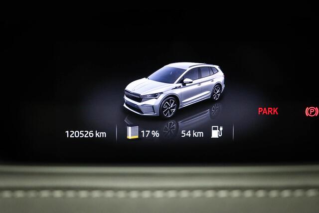 Skoda Enyaq iV 60 Sportline | PANORAMADAK | SOH 93% | STUURVERWARMING | DAB | SMARTLINK | CAMERA