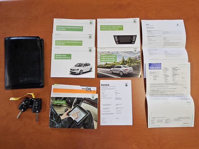 Skoda FABIA Combi 1.2 TSI First Edition Style CRUISE CONTROL|AIRCO|BLUE TOOTH TELEFONIE|ELEKTRISCHE PAKKET|GETINT GLAS|16 INCH|DEALER ONDERHOUDEN Maandag tot Vrijdag geopend van 09.00 uur tot 20.00 uur en Zaterdag van 09.00 tot 18.00 uur
