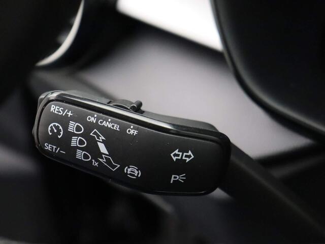 Skoda FABIA Ambition 1.0 TSI 95pk Cruise control, Airco, DAB, Radio, Parkeersensor achter, LED koplampen, App connect