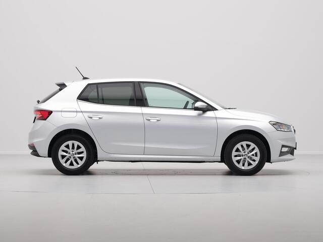 Skoda FABIA 1.0 TSI Greentech 95 5MT Business Edition | Achteruitrijcamera | Achteruitrijcamera | Chromen raamlijsten