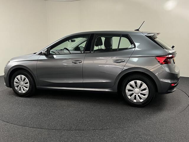 Skoda FABIA 1.0 MPI Essence 28 december 2023! Cruise Contr. / Airco / Parkeersensoren achter / LED, LED