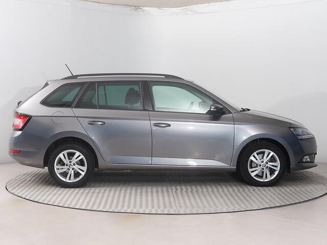 Skoda FABIA Combi 1.0 TSI Ambition | VERWACHT | Navi by App | PDC | 15" | Licht- regensensor | Clima
