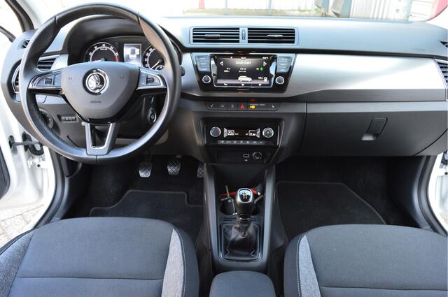 Skoda FABIA Combi 1.0 TSI Business Edition O.a: Clima, Haak, PDC, Carplay, Stoelverw, Rijklaar, Etc. All-in prijs!