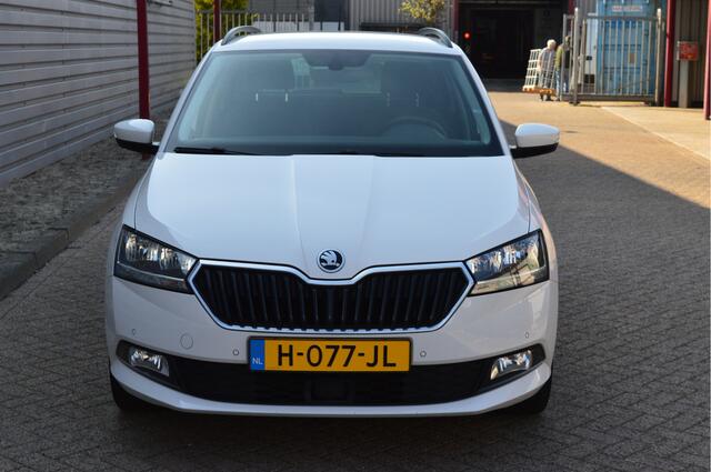 Skoda FABIA Combi 1.0 TSI Business Edition O.a: Clima, Haak, PDC, Carplay, Stoelverw, Rijklaar, Etc. All-in prijs!