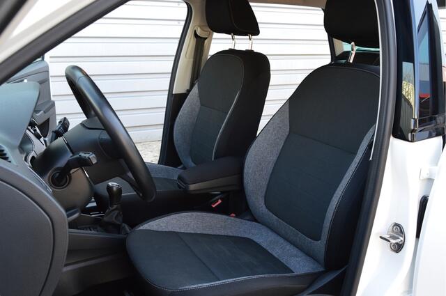 Skoda FABIA Combi 1.0 TSI Business Edition O.a: Clima, Haak, PDC, Carplay, Stoelverw, Rijklaar, Etc. All-in prijs!
