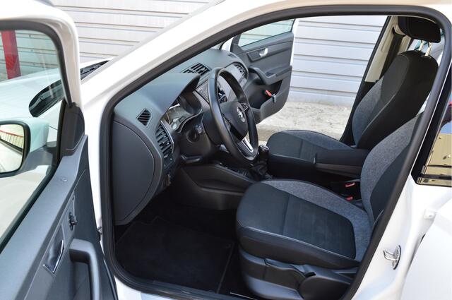 Skoda FABIA Combi 1.0 TSI Business Edition O.a: Clima, Haak, PDC, Carplay, Stoelverw, Rijklaar, Etc. All-in prijs!