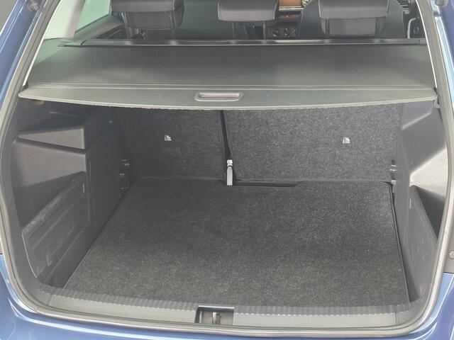Skoda FABIA Combi 1.0 TSI Ambition/ Trekhaak/ Navi/ Apple + Android/ DAB+/ Airco/ Cruise/ Elek. pakket/ Isofix/ Bluetooth/ Multi. LEDER. Stuur/ Mistl./ PDC/ Dakrails/ Extra getint glas/ LED Dagrijverl.