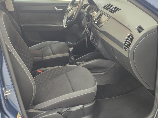 Skoda FABIA Combi 1.0 TSI Ambition/ Trekhaak/ Navi/ Apple + Android/ DAB+/ Airco/ Cruise/ Elek. pakket/ Isofix/ Bluetooth/ Multi. LEDER. Stuur/ Mistl./ PDC/ Dakrails/ Extra getint glas/ LED Dagrijverl.