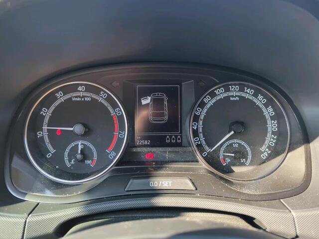 Skoda FABIA Combi 1.0 TSI Ambition Metallic/ Airco/ APP/ Parkeersensor/ 15 lmv / Unieke KM stand