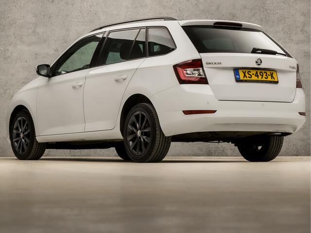 Skoda FABIA Combi 1.0 Luxury (PANORAMADAK, APPLE CARPLAY, CLIMATE, PARKEERSENSOREN, SPORTSTOELEN, LED KOPLAMPEN, GETINT GLAS, LM VELGEN, CRUISE, NIEUWSTAAT)