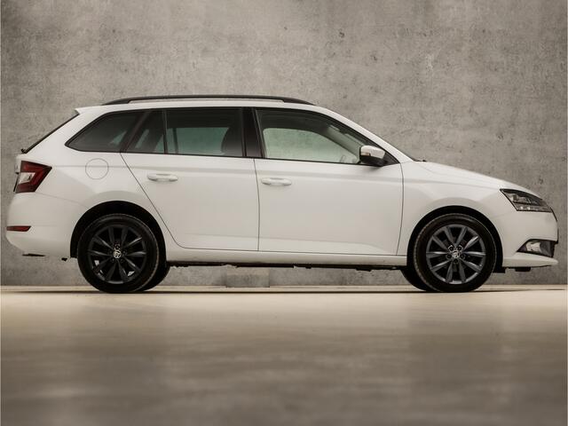 Skoda FABIA Combi 1.0 Luxury (PANORAMADAK, APPLE CARPLAY, CLIMATE, PARKEERSENSOREN, SPORTSTOELEN, LED KOPLAMPEN, GETINT GLAS, LM VELGEN, CRUISE, NIEUWSTAAT)