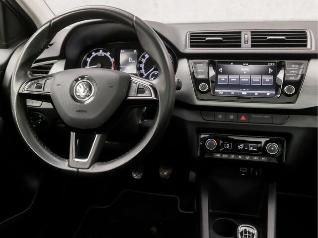 Skoda FABIA Combi 1.0 Luxury (PANORAMADAK, APPLE CARPLAY, CLIMATE, PARKEERSENSOREN, SPORTSTOELEN, LED KOPLAMPEN, GETINT GLAS, LM VELGEN, CRUISE, NIEUWSTAAT)