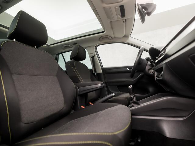 Skoda FABIA Combi 1.0 Luxury (PANORAMADAK, APPLE CARPLAY, CLIMATE, PARKEERSENSOREN, SPORTSTOELEN, LED KOPLAMPEN, GETINT GLAS, LM VELGEN, CRUISE, NIEUWSTAAT)