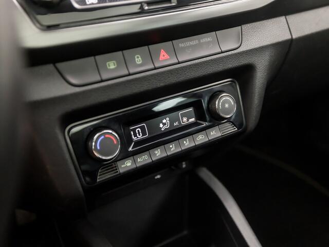 Skoda FABIA Combi 1.0 Luxury (PANORAMADAK, APPLE CARPLAY, CLIMATE, PARKEERSENSOREN, SPORTSTOELEN, LED KOPLAMPEN, GETINT GLAS, LM VELGEN, CRUISE, NIEUWSTAAT)