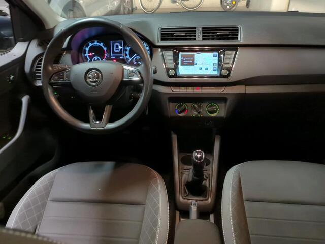 Skoda FABIA 1.0 TSI Ambition / Airco / Navigatie / Parkeersensoren achter /