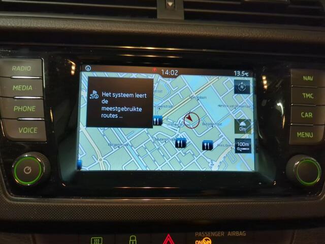 Skoda FABIA 1.0 TSI Ambition / Airco / Navigatie / Parkeersensoren achter /