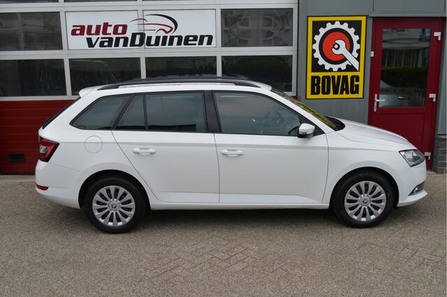 Skoda FABIA Combi 1.0 TSI Ambition O.a: Navi, Cruise, Trekhaak, Carplay, Pdc, All-Season, Etc.. Rijklaar! All-in prijs!