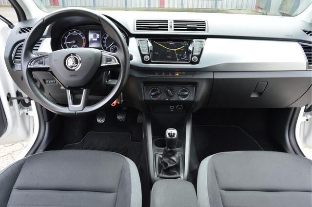 Skoda FABIA Combi 1.0 TSI Ambition O.a: Navi, Cruise, Trekhaak, Carplay, Pdc, All-Season, Etc.. Rijklaar! All-in prijs!