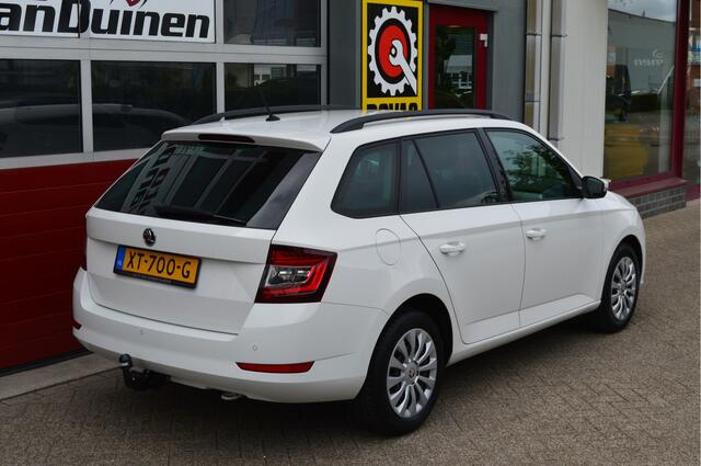 Skoda FABIA Combi 1.0 TSI Ambition O.a: Navi, Cruise, Trekhaak, Carplay, Pdc, All-Season, Etc.. Rijklaar! All-in prijs!