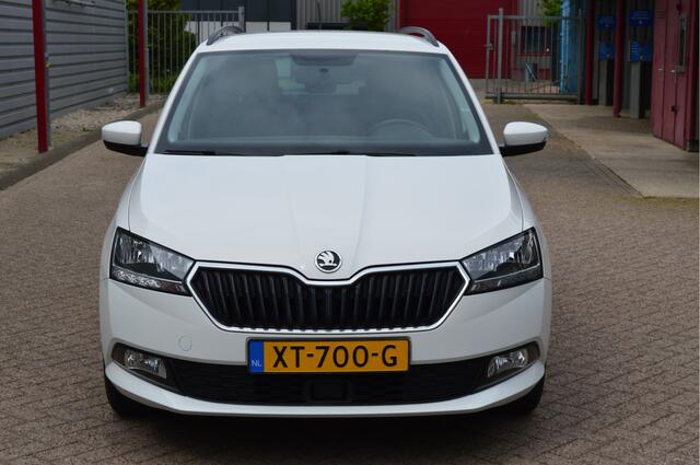 Skoda FABIA Combi 1.0 TSI Ambition O.a: Navi, Cruise, Trekhaak, Carplay, Pdc, All-Season, Etc.. Rijklaar! All-in prijs!
