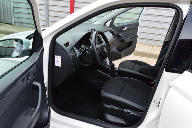 Skoda FABIA Combi 1.0 TSI Ambition O.a: Navi, Cruise, Trekhaak, Carplay, Pdc, All-Season, Etc.. Rijklaar! All-in prijs!