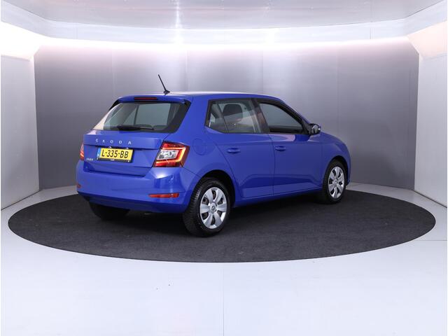 Skoda FABIA 1.0 TSI Ambition 95 pk | Navigatie via App | Parkeersensoren achter | Cruise control | Apple Carplay/Android Auto |