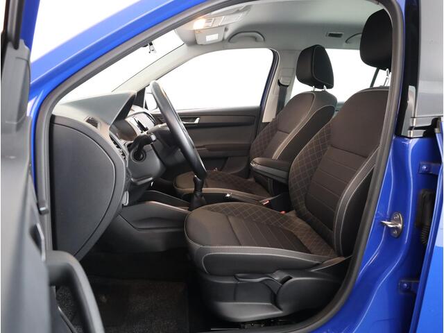 Skoda FABIA 1.0 TSI Ambition 95 pk | Navigatie via App | Parkeersensoren achter | Cruise control | Apple Carplay/Android Auto |