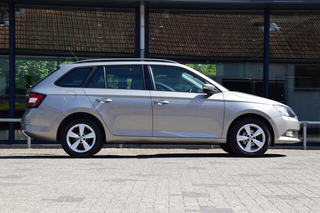 Skoda FABIA Combi 1.0 TSI Ambition 96PK | BOVAG Garantie | 15'' Velgen | Speed Limiter | Parkeersensoren Achter | Airconditioning | Apple Carplay/ Android Auto |
