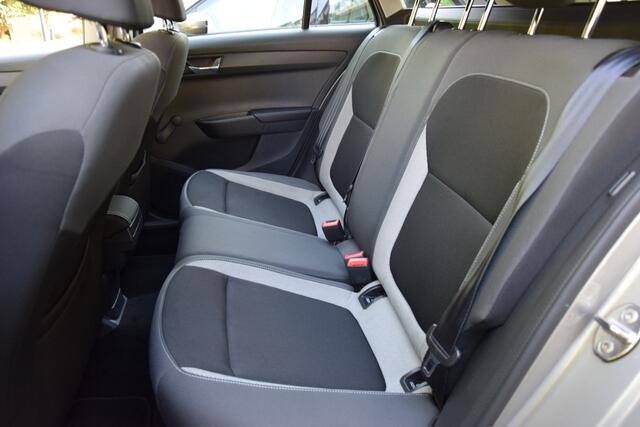 Skoda FABIA Combi 1.0 TSI Ambition 96PK | BOVAG Garantie | 15'' Velgen | Speed Limiter | Parkeersensoren Achter | Airconditioning | Apple Carplay/ Android Auto |