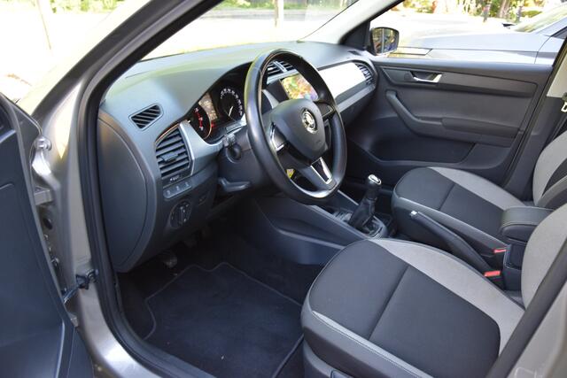 Skoda FABIA Combi 1.0 TSI Ambition 96PK | BOVAG Garantie | 15'' Velgen | Speed Limiter | Parkeersensoren Achter | Airconditioning | Apple Carplay/ Android Auto |