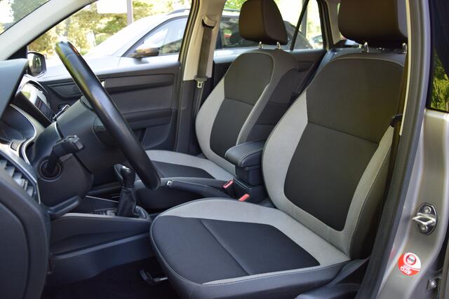 Skoda FABIA Combi 1.0 TSI Ambition 96PK | BOVAG Garantie | 15'' Velgen | Speed Limiter | Parkeersensoren Achter | Airconditioning | Apple Carplay/ Android Auto |