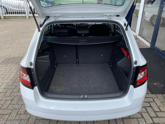 Skoda FABIA Combi 1.2 TSI JOY / NL-Auto / Cruise-Control / Stoelverwarming / Velours-Alcantara / Climate-Control / DAB Radio-Bluetooth / Armsteun-Voor / Getint-Glas / Elektr.-Pakket / PDC-Achter / 15'' LMV / ENZ.