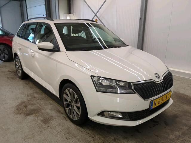 Skoda FABIA Combi 1.0 TSI DSG Business Edition Trekhaak Navigatie Apple Carplay/Android Auto Parkeersensoren achter Stoelverwarming Cruise Control Airco