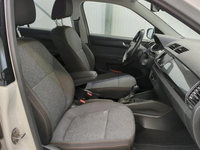 Skoda FABIA Combi 1.0 TSI DSG Business Edition Trekhaak Navigatie Apple Carplay/Android Auto Parkeersensoren achter Stoelverwarming Cruise Control Airco
