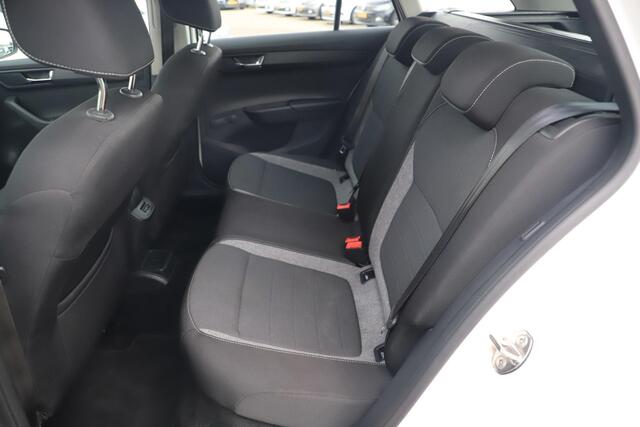 Skoda FABIA Combi 1.0 TSI Business Edition 95PK 16 inch LMV Carplay Android Navigatie Airco Cruise Control Parkeersensor