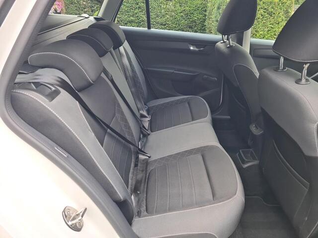 Skoda FABIA Combi 1.0 TSI 95PK Ambition / Parkeersensoren Achter / Navigatie / App-Connect