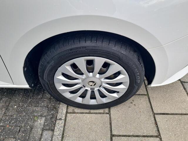 Skoda FABIA Combi 1.0 TSI 95PK Ambition / Parkeersensoren Achter / Navigatie / App-Connect