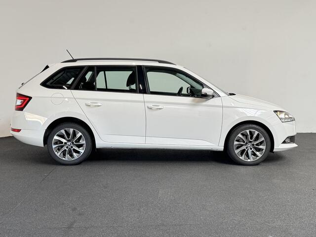 Skoda FABIA Combi 1.0 TSI DSG Business Edition Trekhaak Navigatie Apple Carplay/Android Auto Parkeersensoren achter Stoelverwarming Cruise Control Airco