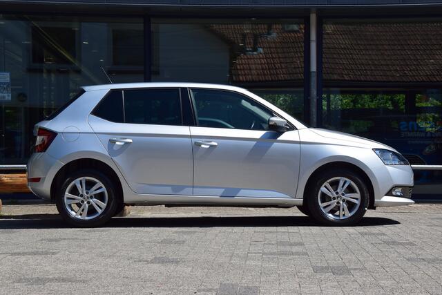 Skoda FABIA 1.0 TSI 96PK Ambition | Org. NL | BOVAG Garantie | Cruise & Climate Control | Parkeersensoren | 15'' Velgen | Apple Carplay/ Android Auto | LED Dagrijverlichting |