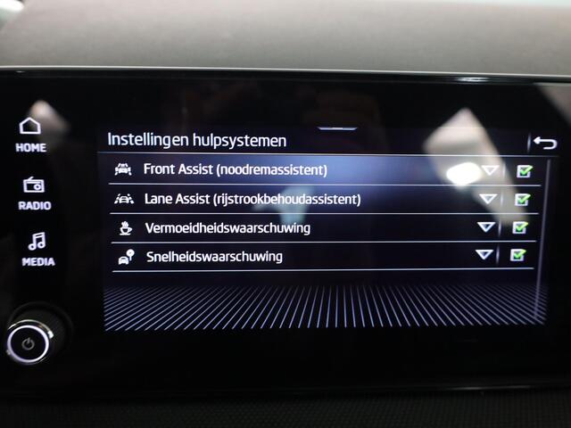 Skoda FABIA 1.0 TSI Monte Carlo 95 pk | Verlengde garantie | Navigatie via App | Parkeersensoren | Achteruitrijcamera | Stoelverwarming |