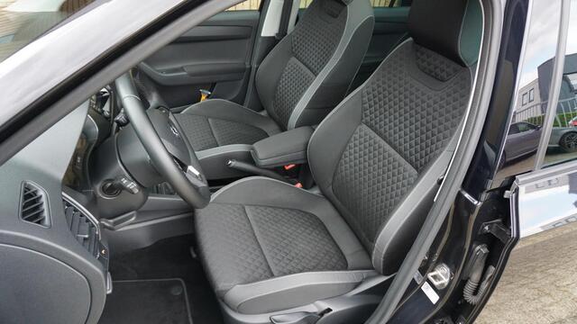 Skoda FABIA Combi 1.2 TSI 90pk Style Business Pano.dak Navi 16inch LM Stoelverwarming Sportstoelen *NL auto* 86468km!