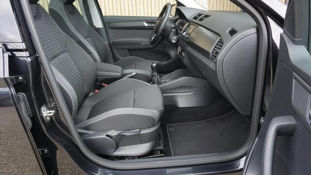 Skoda FABIA Combi 1.2 TSI 90pk Style Business Pano.dak Navi 16inch LM Stoelverwarming Sportstoelen *NL auto* 86468km!