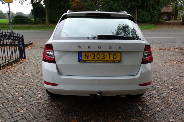 Skoda FABIA 1.0 TSI Bus. Edition Navigatie Trekhaak 1e eig