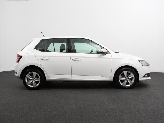 Skoda FABIA 1.0 TSI Clever Airco | Cruise control | Navigatie | Lichtmetalen velgen | Apple Carplay/ Android Auto | Radio