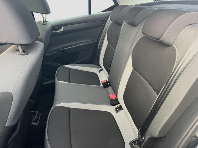 Skoda FABIA 1.2 TSI Ambition Businessline Pro | Pano | Parkeersensoren | Navi |